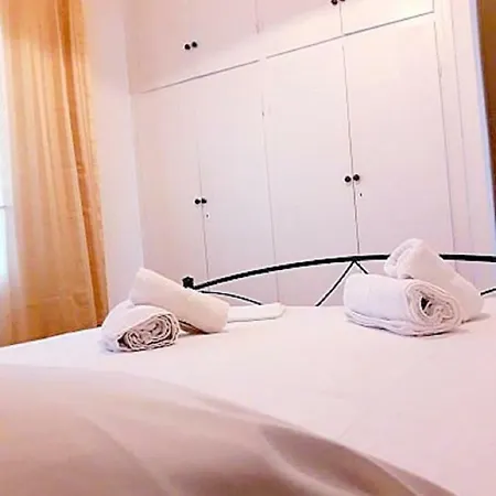 Apartament Estia & *