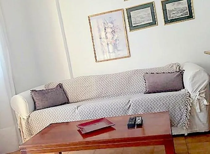 Apartament Estia & *