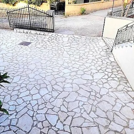 Apartment Estia & *